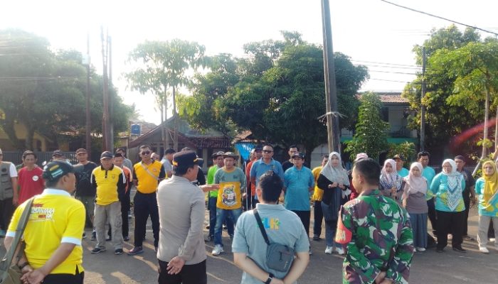 Dinas Perikanan Kab Sukabumi Kerahkan Puluhan Personel, Turut Bersihkan Sampah di Jalur Wisata Cisolok