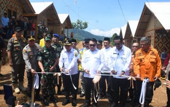 Kadisperkim Sendi Apriadi Dampingi Bupati Sukabumi Resmikan Huntap Adaptif Bencana di Cisolok