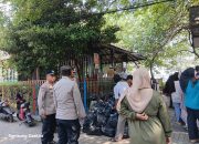 Polsek Kepulauan Seribu Selatan Laksanakan Pengamanan Penyaluran Sembako bagi Warga Dhuafa di Pulau Untung Jawa