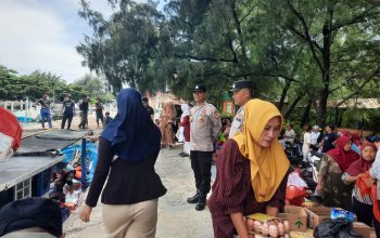 Polsek Kepulauan Seribu Selatan Menggelar Pengamanan Distribusi Pangan Bersubsidi di Pulau Lancang