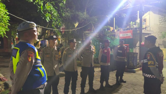 Patroli Malam Gabungan Polsek Kepulauan Seribu Utara, Cegah Guantibmas dan Sosialisasikan Layanan 110