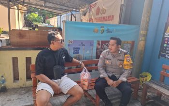 Bhabinkamtibmas Pulau Tidung Sambangi Warga, Sosialisasikan Layanan Polri 110 dan Perkuat Kamtibmas