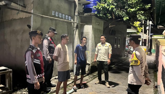 Patroli Malam Gabungan Polsek Kepulauan Seribu Utara Intensifkan Siskamling dan Sosialisasi Layanan 110