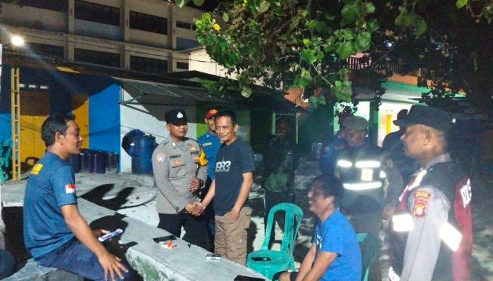 Patroli Malam Gabungan, Polsek Kepulauan Seribu Selatan Gencarkan Sosialisasi Layanan 110 dan Antisipasi Gangguan Kamtibmas