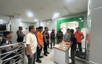 Patroli Malam Gabungan, Polsek Kepulauan Seribu Utara Gencarkan Siskamling dan Sosialisasi Layanan 110