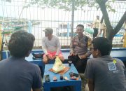 Bhabinkamtibmas Pulau Panggang Sambangi Warga, Sosialisasikan Layanan Polri 110 dan Perkuat Kamtibmas