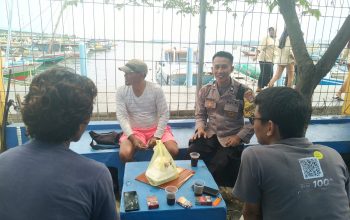 Bhabinkamtibmas Pulau Panggang Sambangi Warga, Sosialisasikan Layanan Polri 110 dan Perkuat Kamtibmas
