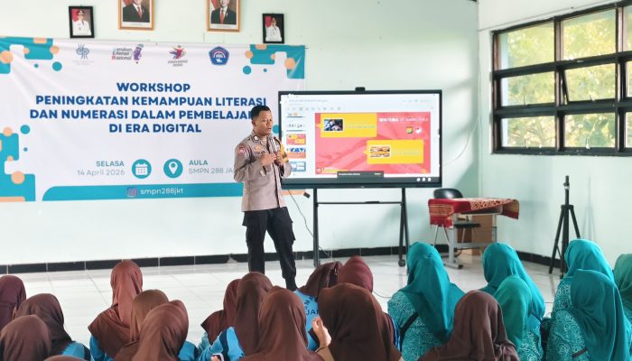 Bhabinkamtibmas Pulau Lancang Berikan Penyuluhan Bahaya Narkotika kepada Siswa SMPN 288 Jakarta