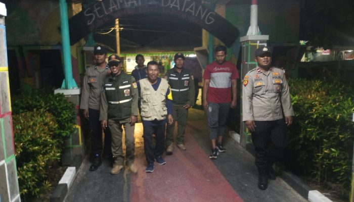 Patroli Malam Gabungan, Polsek Kepulauan Seribu Selatan Intensifkan Sosialisasi Layanan 110 dan Barcode Pengaduan