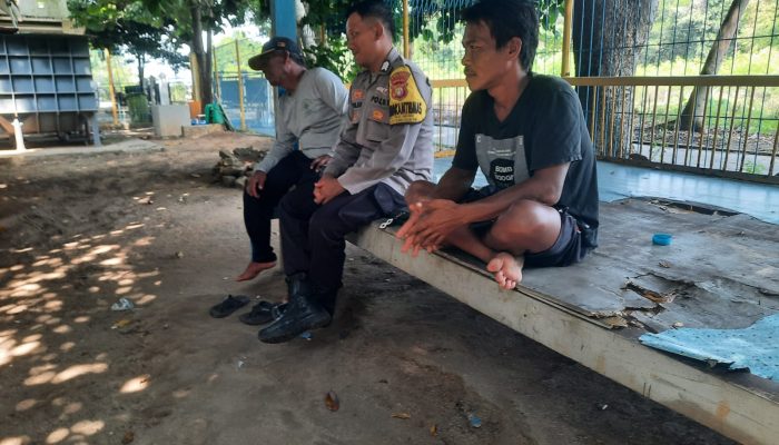 Bhabinkamtibmas Pulau Lancang Sambangi Warga, Sosialisasikan Layanan Polri 110 dan Perkuat Kamtibmas