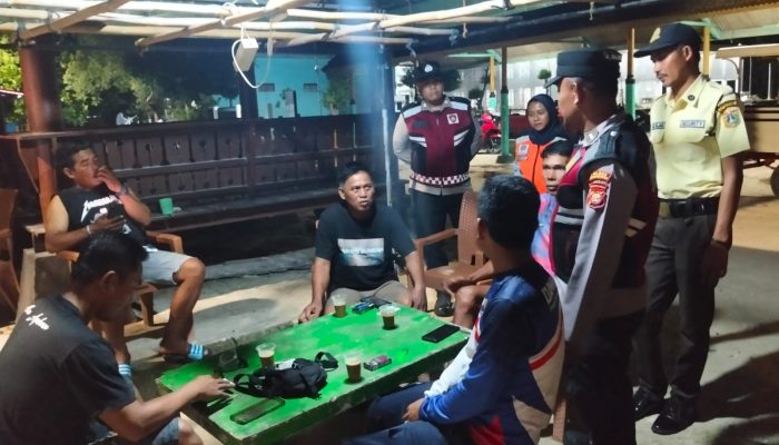 Patroli Malam Gabungan Polsek Kepulauan Seribu Selatan Intensifkan Siskamling dan Sosialisasi Layanan 110