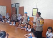 Polisi Sahabat Anak, Murid TK Pulau Tidung Belajar Profesi Kepolisian di Polsek Kepulauan Seribu Selatan