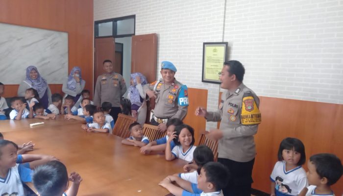 Polisi Sahabat Anak, Murid TK Pulau Tidung Belajar Profesi Kepolisian di Polsek Kepulauan Seribu Selatan
