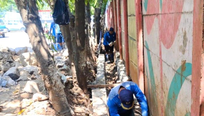 Pembangunan Saluran Air di Jalan Raya Kelapa Hybrida Rampung.