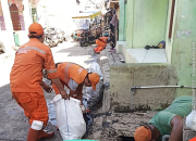 Kelurahan Pluit Laksanakan Giat Kerja Bakti Pembersihan Saluran Air di RT.01/22