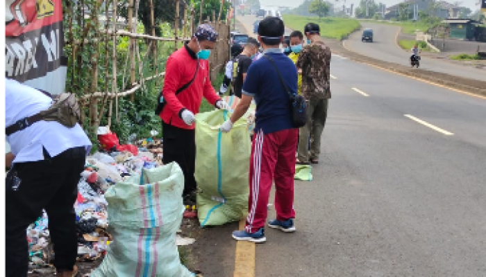 Sinergi Jaga Kebersihan Lingkungan, Dinas Perikanan Kabupaten Sukabumi Terjunkan Personel dalam Aksi Korve Jalur Protokol