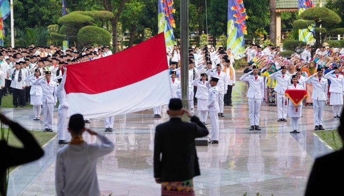 Fredy Setiawan Pimpin Upacara Peringatan Hardiknas di Plaza Barat Kantor Walikota Jakarta Utara 