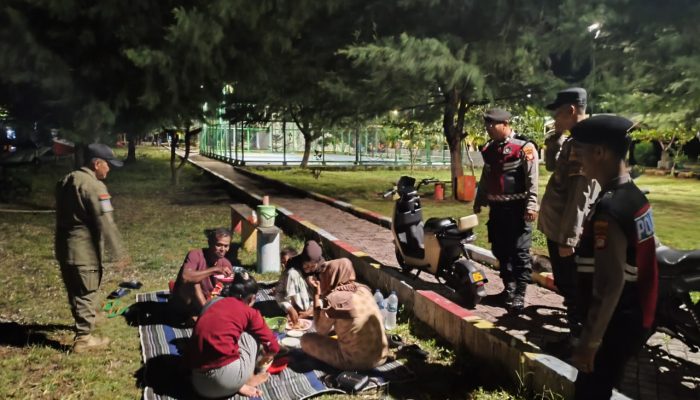 Sinergitas TNI–Polri Diperkuat, Patroli Malam Gabungan Polsek Kepulauan Seribu Utara Antisipasi Tawuran dan Kejahatan Jalanan
