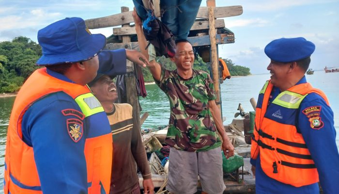 Patroli Dialogis Satpolairud Polres Kepulauan Seribu Perkuat Keamanan Laut dan Sosialisasikan Layanan 110