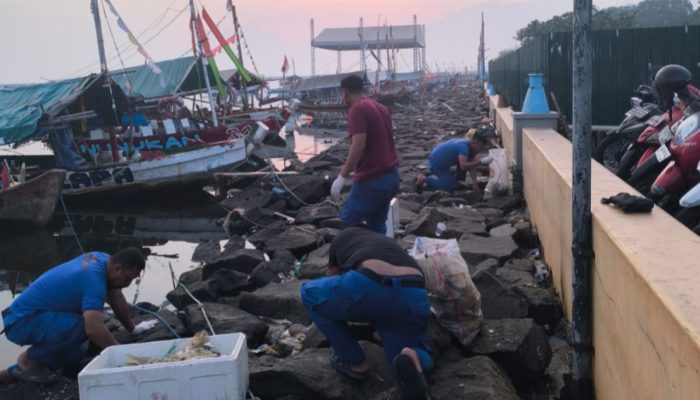 Satpolairud Polres Kepulauan Seribu Gelar Bersih Pantai di Marina Ancol, Wujud Kepedulian Lingkungan dan Laut