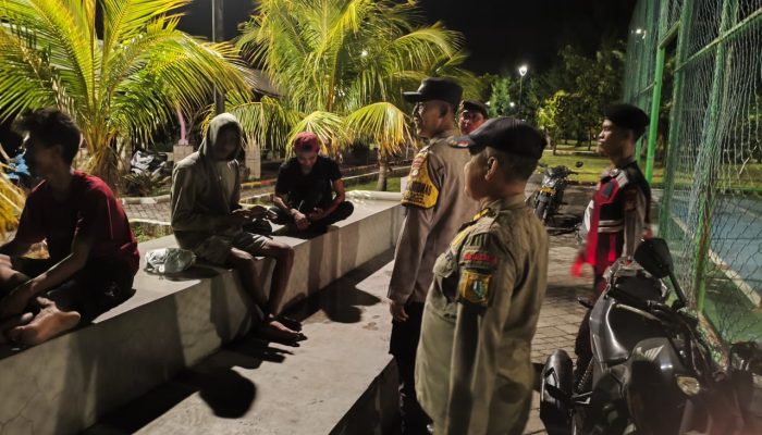 Patroli Malam Gabungan TNI-Polri dan Instansi Terkait, Polsek Kepulauan Seribu Utara Perkuat Siskamling dan Sosialisasikan Layanan 110