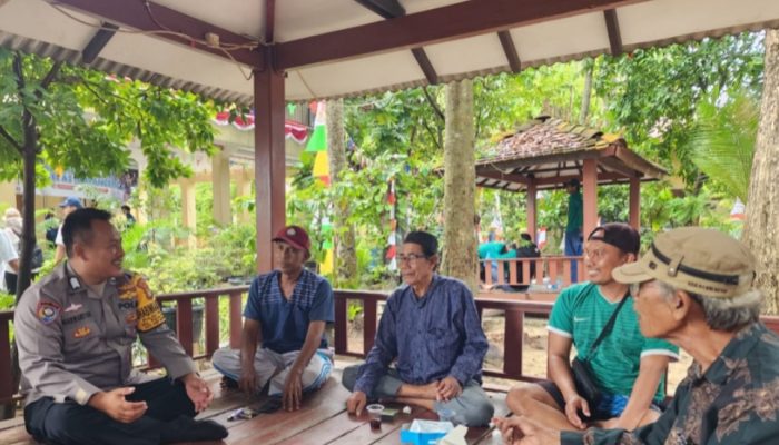 Bhabinkamtibmas Pulau Pramuka Sambang Warga, Sosialisasikan Layanan Polri 110 dan Tangkal Paham Radikal