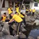Aksi Nyata Polres Kepulauan Seribu, Bersih-Bersih Pantai Marina Ancol dari Sampah Plastik