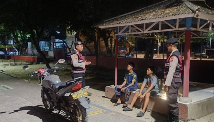 Patroli Malam Gabungan Polsek Kepulauan Seribu Selatan, Sosialisasikan Layanan 110 dan Antisipasi Gangguan Kamtibmas