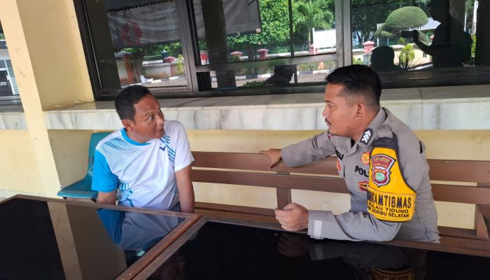 Bhabinkamtibmas Pulau Tidung Sambangi Warga, Sosialisasikan Layanan Polri 110 dan Perkuat Kamtibmas