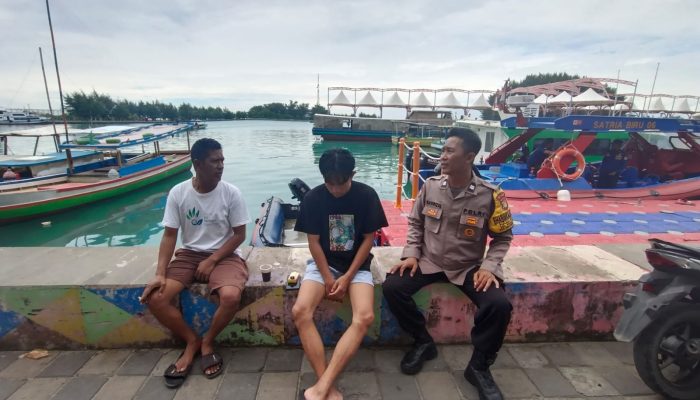 Bhabinkamtibmas Pulau Kelapa Sambangi Warga, Sosialisasikan Layanan Polri 110 dan Perkuat Kamtibmas