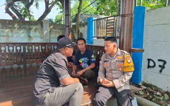 Bhabinkamtibmas Pulau Tidung Sambang Warga, Sosialisasikan Layanan Polri 110 dan Himbau Cegah Paham Radikal