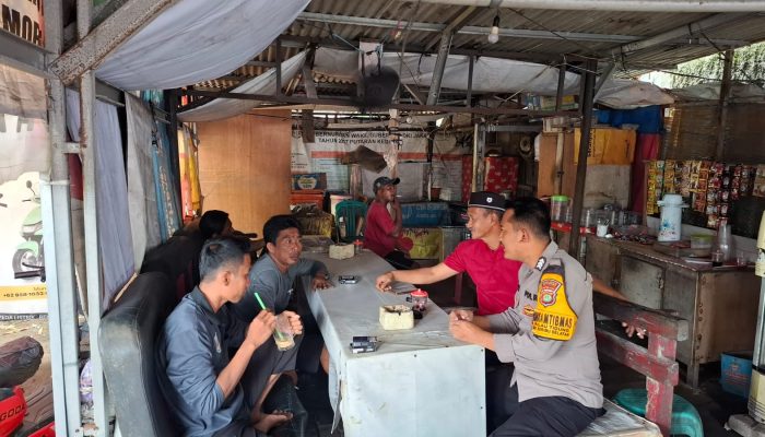 Bhabinkamtibmas Pulau Tidung Sambang Warga, Sosialisasikan Layanan Polri 110 dan Ajak Masyarakat Tolak Paham Radikal