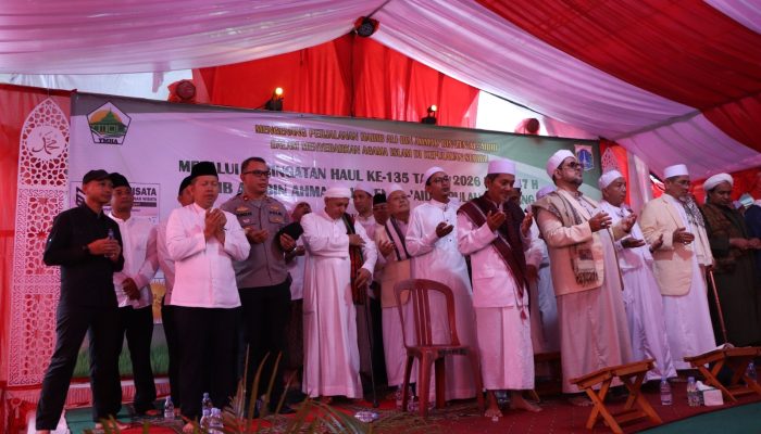 Polres Kepulauan Seribu Humanis Amankan Haul Habib Ali Bin Ahmad Bin Zen Al-‘Aidid ke-135, Ribuan Jamaah Khusyuk Hadiri Wisata Religi di Pulau Panggang