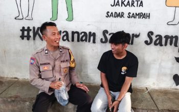 Bhabinkamtibmas Pulau Kelapa Pererat Silaturahmi dengan Warga, Layanan Polri 110 Disosialisasikan