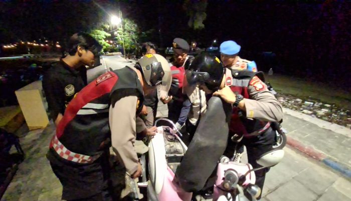 Patroli Gabungan Polsek Kepulauan Seribu Selatan Sosialisasikan Layanan 110 dan Barcode Pengaduan Masyarakat