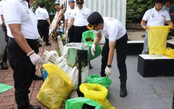Polres Kepulauan Seribu Laksanakan Apel Pencanangan Kebersihan dan Pemilahan Sampah
