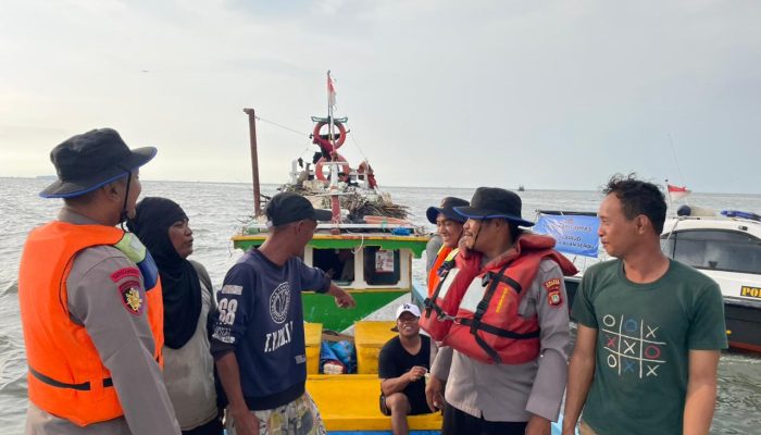 Patroli Dialogis Laut Satpolairud Polres Kepulauan Seribu, Sosialisasikan Call Center 110 dan Antisipasi Kejahatan