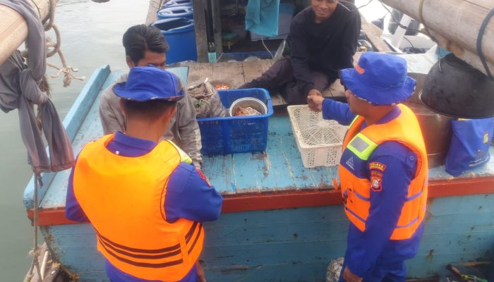 Satpolairud Polres Kepulauan Seribu Patroli Dialogis Laut, Antisipasi 3C dan Sosialisasikan Call Center 110