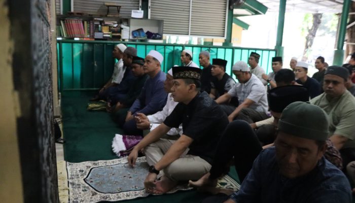 Polres Kepulauan Seribu Gelar Sholat Idul Adha 1447 H dan Salurkan Hewan Kurban untuk Warga Kepulauan