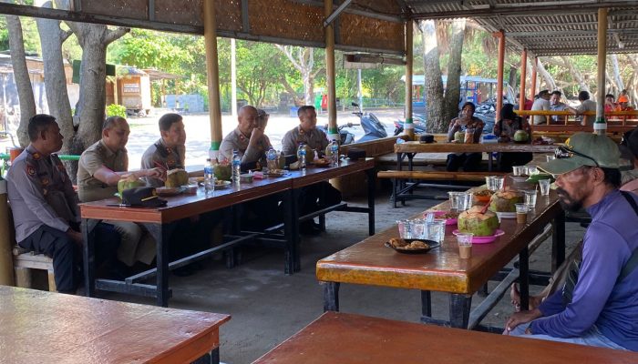 Kapolres Kepulauan Seribu Gelar Jumat Curhat di Pulau Panggang, Ajak Warga Jaga Kamtibmas dan Waspada Cuaca Buruk