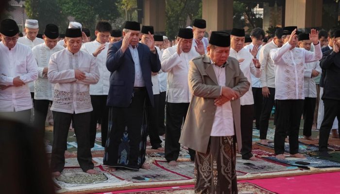 Shalat Iduladha di Balai Kota, Wagub Rano Ajak Warga Jaga Kebersihan dan Kesehatan Lingkungan. 
