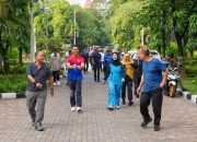 Ratusan Pegawai Pemkot Jakut Ikuti Jalan Sehat dan CKG