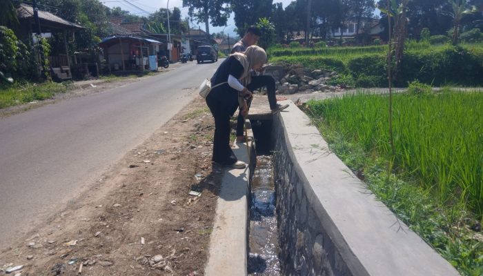 Simak Progres Pembangunan Selokan Jalan Cisaat–Situgunung oleh Dinas PU saat Ini !