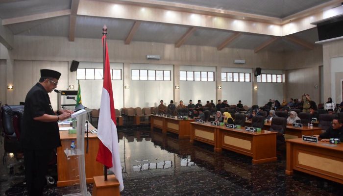 Rapur DPRD Kabupaten Sukabumi, Bupati Hadir Sampaikan Pendapatnya 