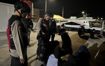 Patroli Dini Hari Polsek Kepulauan Seribu Utara Intensifkan Pencegahan 3C dan Sosialisasi Layanan 110
