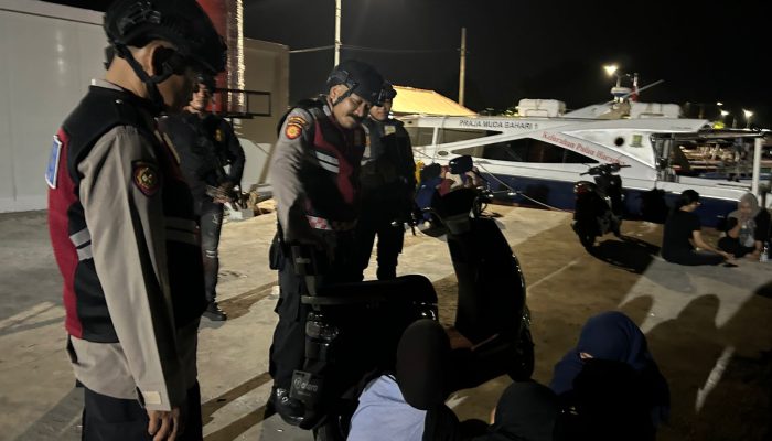 Patroli Dini Hari Polsek Kepulauan Seribu Utara Intensifkan Pencegahan 3C dan Sosialisasi Layanan 110