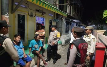 Patroli Gabungan Dini Hari, Polsek Kepulauan Seribu Utara Gencarkan Antisipasi 3C dan Sosialisasi Layanan 110
