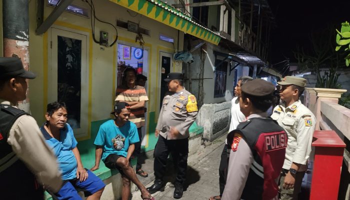 Patroli Gabungan Dini Hari, Polsek Kepulauan Seribu Utara Gencarkan Antisipasi 3C dan Sosialisasi Layanan 110