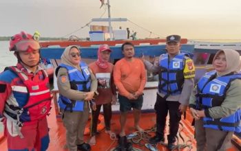 Polsek Kepulauan Seribu Selatan Gerak Cepat Tindak Lanjuti Laporan 110, Selamatkan 35 Penumpang KM Dewi Putri Yang Alami Kebocoran Di Perairan Cituis