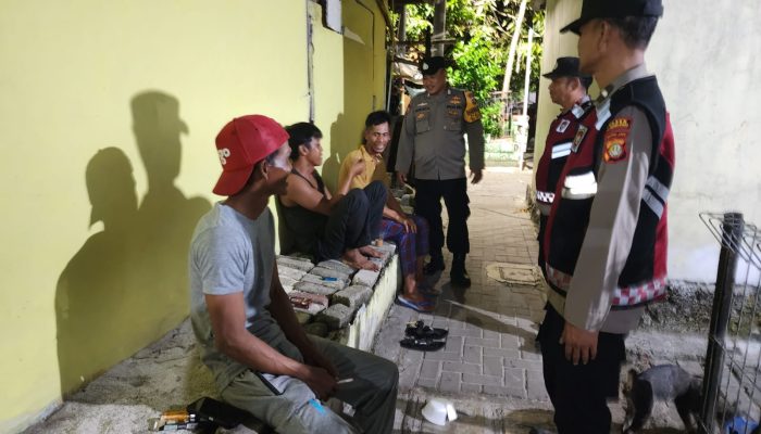 Patroli Malam Gabungan Polsek Kepulauan Seribu Utara Tekan Kejahatan 3C, Layanan 110 Disosialisasikan ke Warga